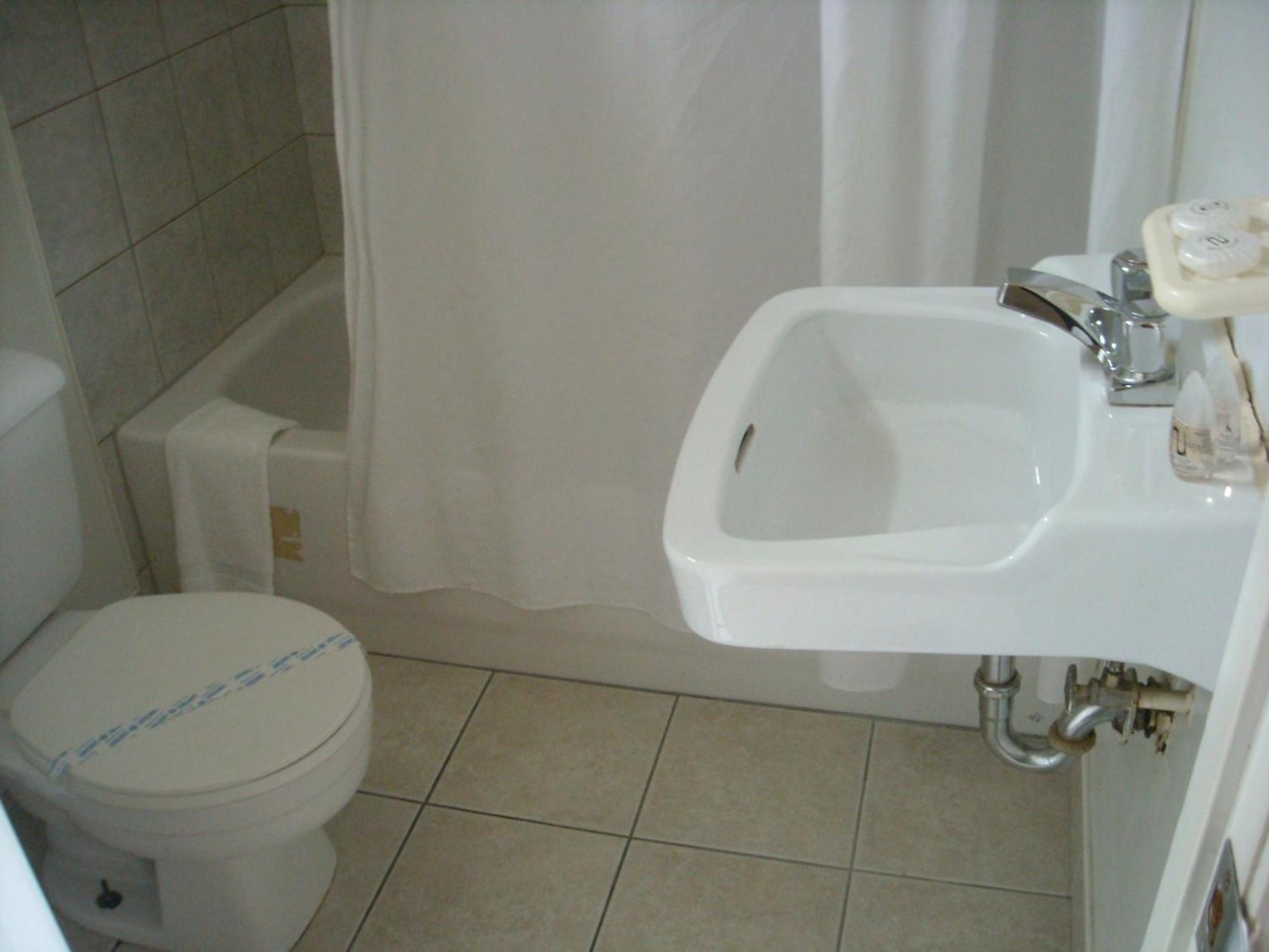 Grand Motel Saint-Hubert Longueuil Εξωτερικό φωτογραφία