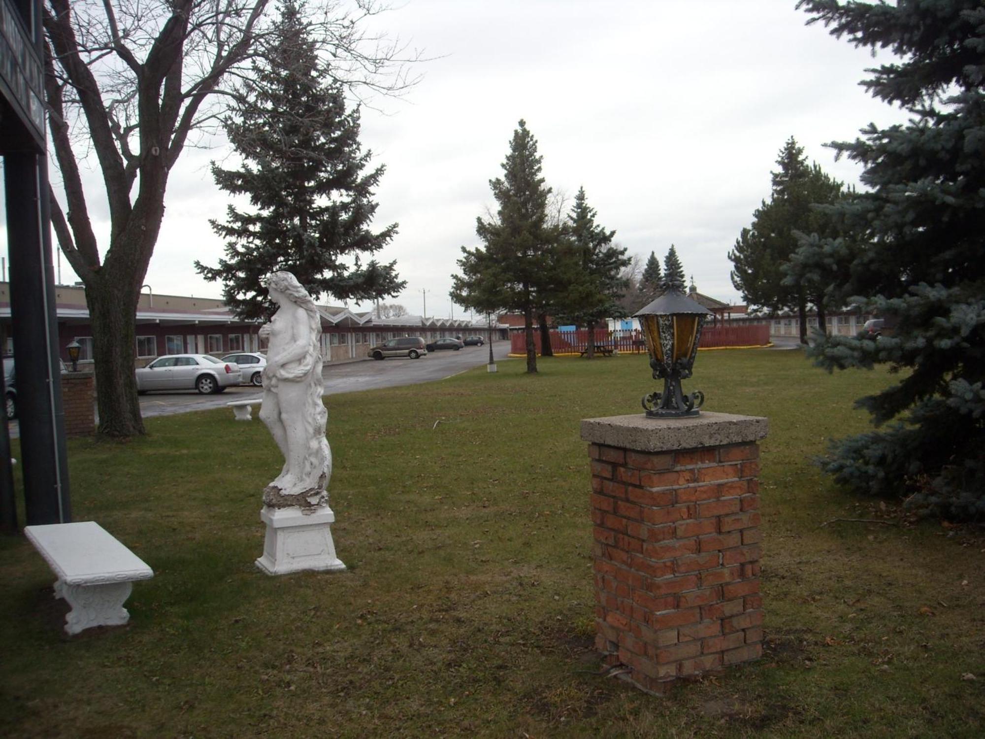 Grand Motel Saint-Hubert Longueuil Εξωτερικό φωτογραφία