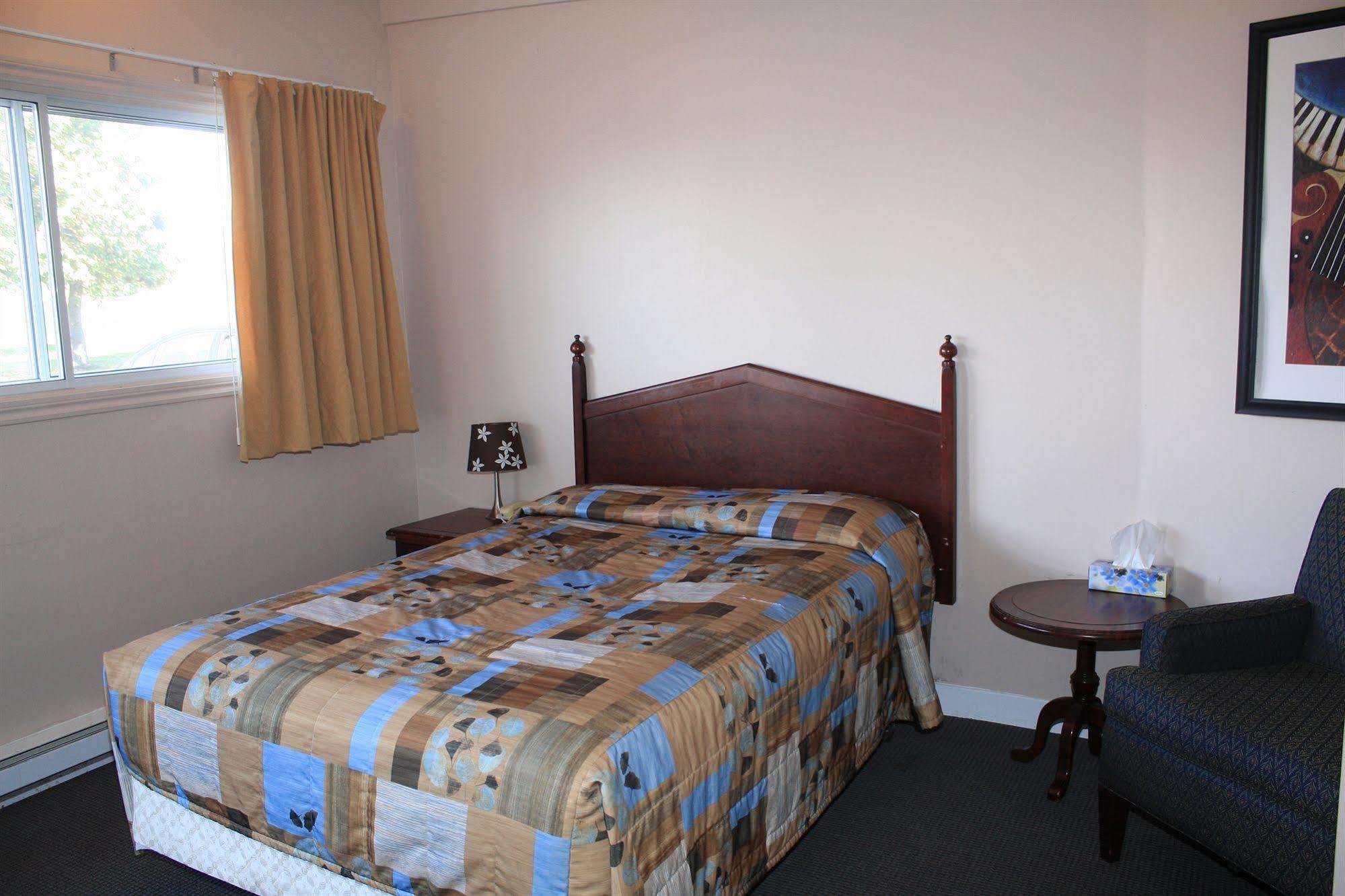 Grand Motel Saint-Hubert Longueuil Εξωτερικό φωτογραφία