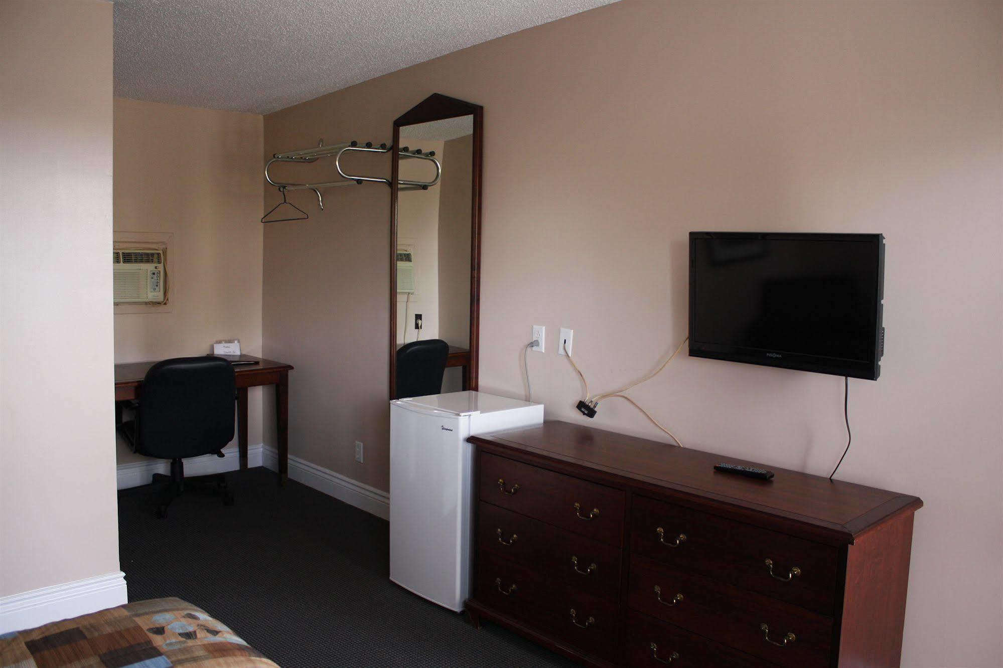 Grand Motel Saint-Hubert Longueuil Εξωτερικό φωτογραφία