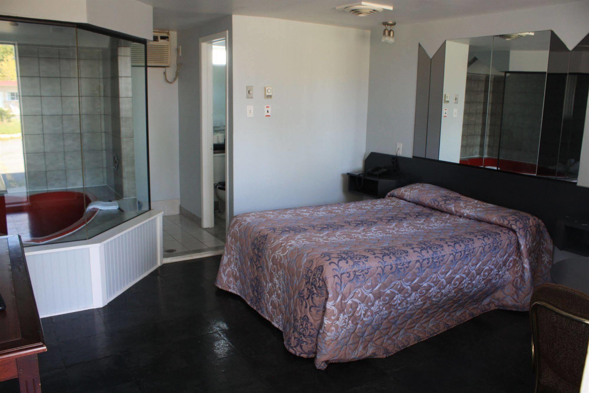 Grand Motel Saint-Hubert Longueuil Εξωτερικό φωτογραφία