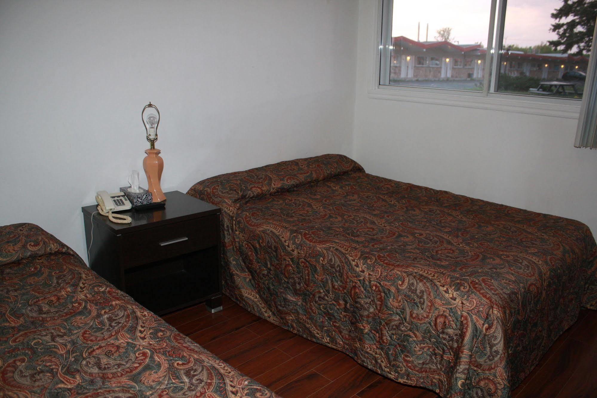 Grand Motel Saint-Hubert Longueuil Εξωτερικό φωτογραφία